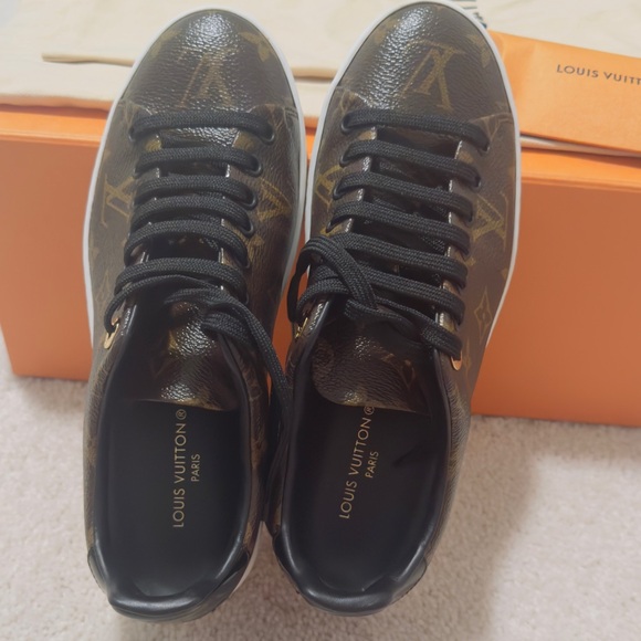 These shoes are new, they are in their box. - Picture 4 of 8